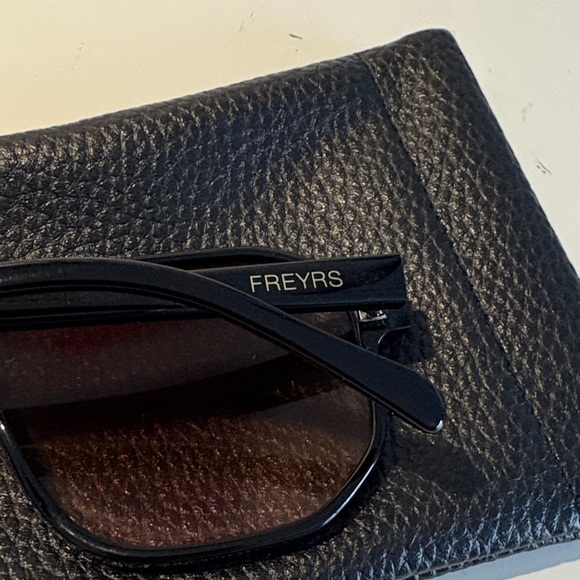 Stylish Black Sunglasses for Women main image 7